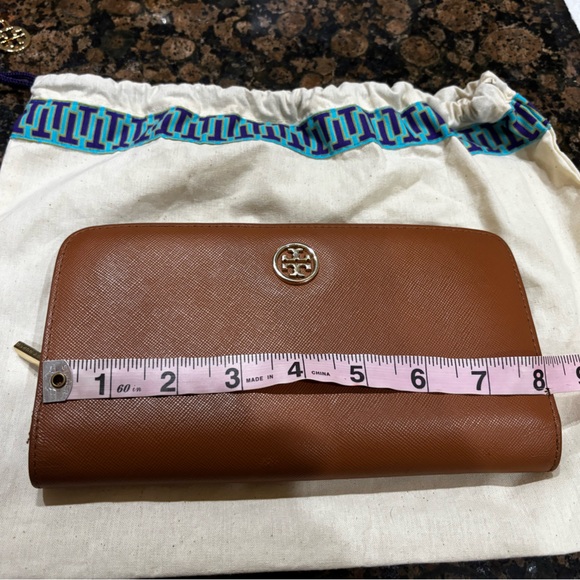 Tory Burch Robinson Wallet - Picture 8 of 9